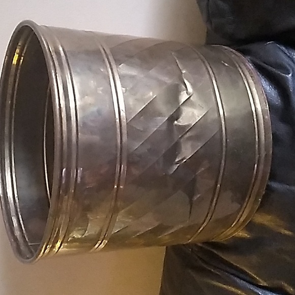 ROLLED METAL UMBRELLA HOLDER/PLANTER - Picture 4 of 6